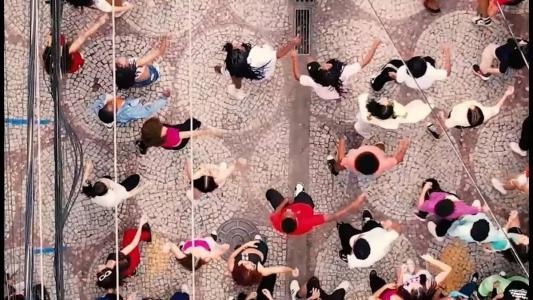 Mais de 500 bailarinos se juntaram à dança que tomou um calçadão de Viçosa