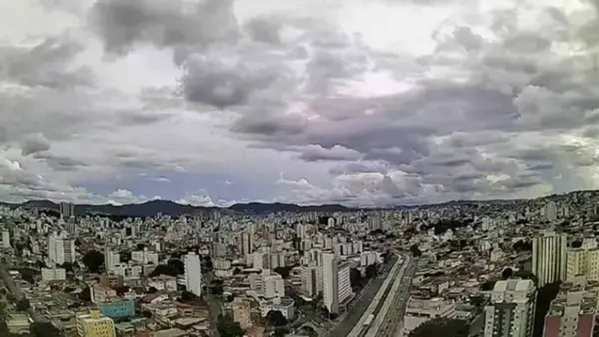 Previsão do tempo: segunda será de céu nublado e pancadas de chuva em BH