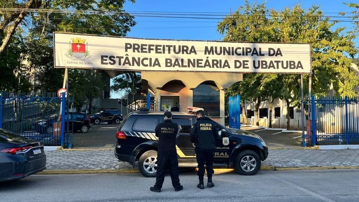 PF apreende documentos e carros de luxo em operação em Ubatuba 