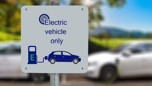 Mais de metade dos brasileiros tem interesse em adquirir um veículo elétrico