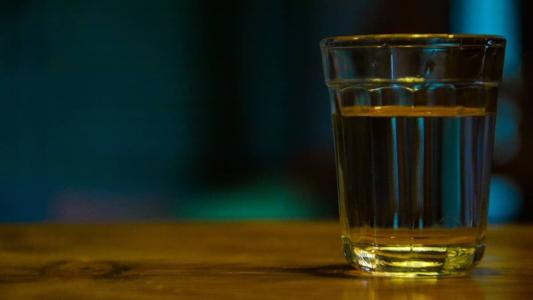 Mais mulheres morreram por consumo de álcool na última década, aponta levantamento.