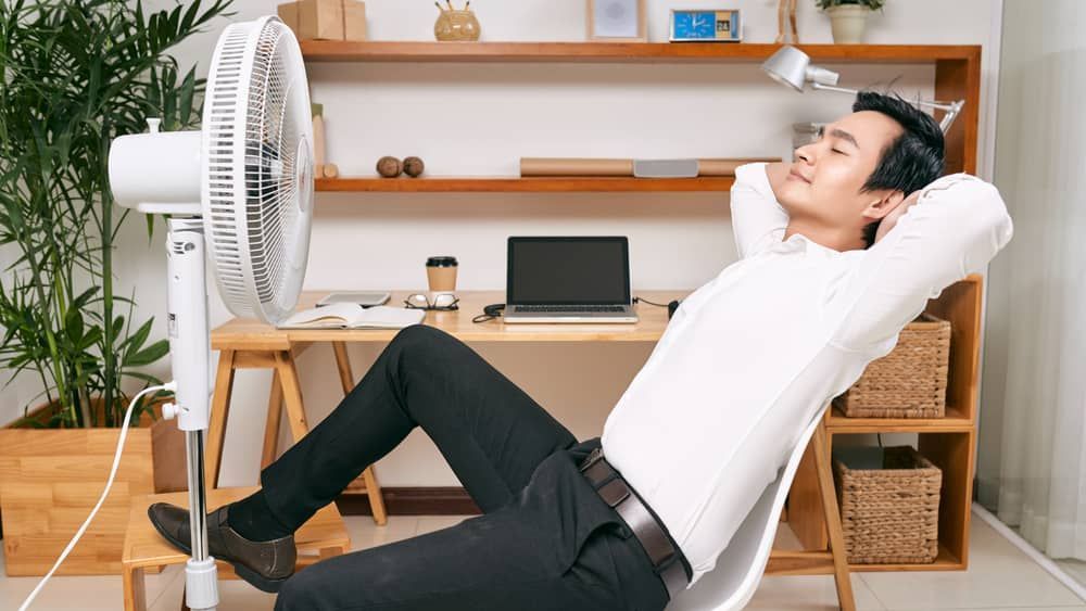 Onda de calor: ventilador no sentido anti-horário alivia o calor mais rápido 