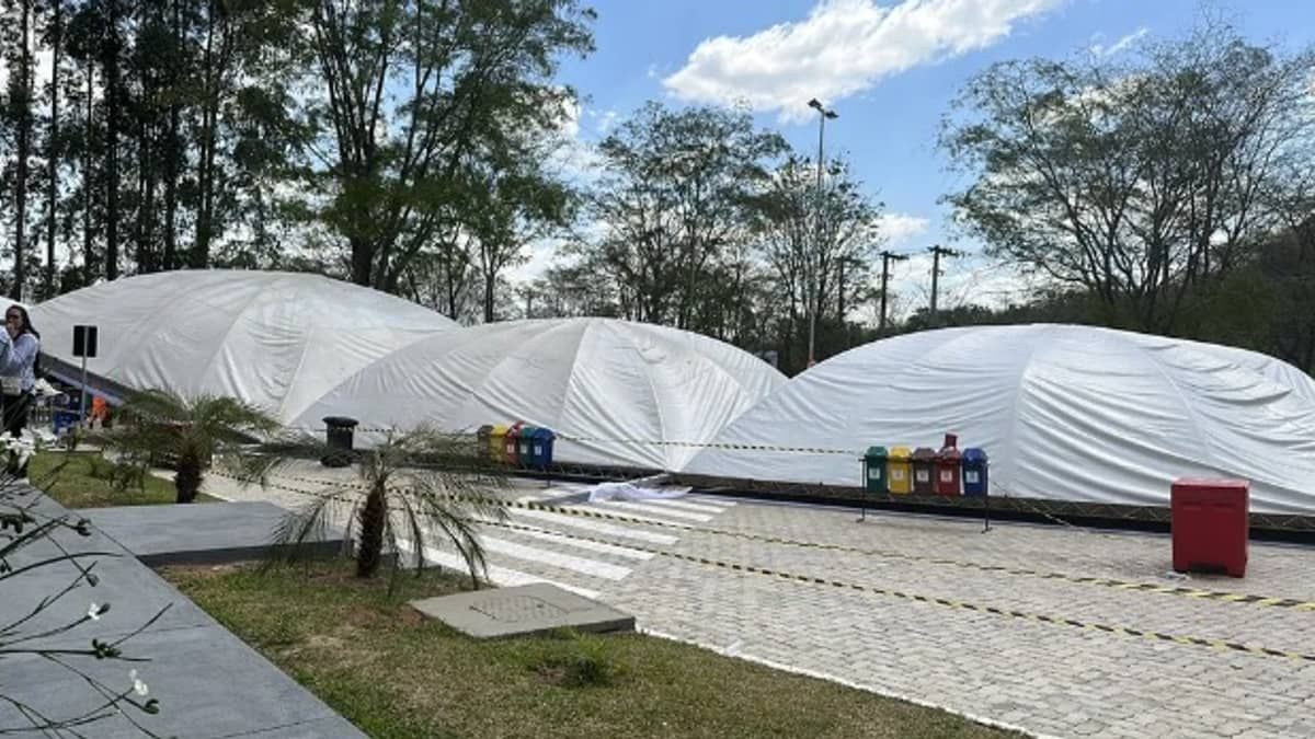 Estrutura usada em solenidade oficial com ministro Alexandre Padilha desaba em Itaúna