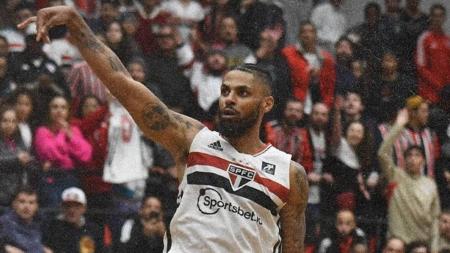 Malcolm Miller teve 18 de eficiência no triunfo derradeiro sobre o Flamengo
