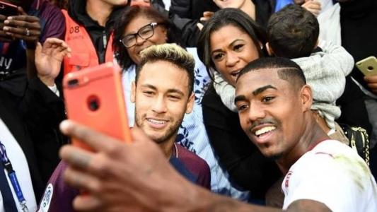 Malcom e Neymar após confronto pelo Campeonato Francês em 2017
