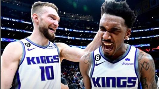 Malik Monk (dir.) foi um dos destaques da partida