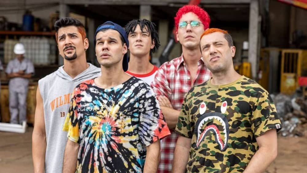 Filme 'Mamonas Assassinas' chega gratuitamente no streaming; saiba onde assistir