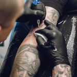 Inflamação na tatuagem? Saiba os cuidados recomendados após o procedimento