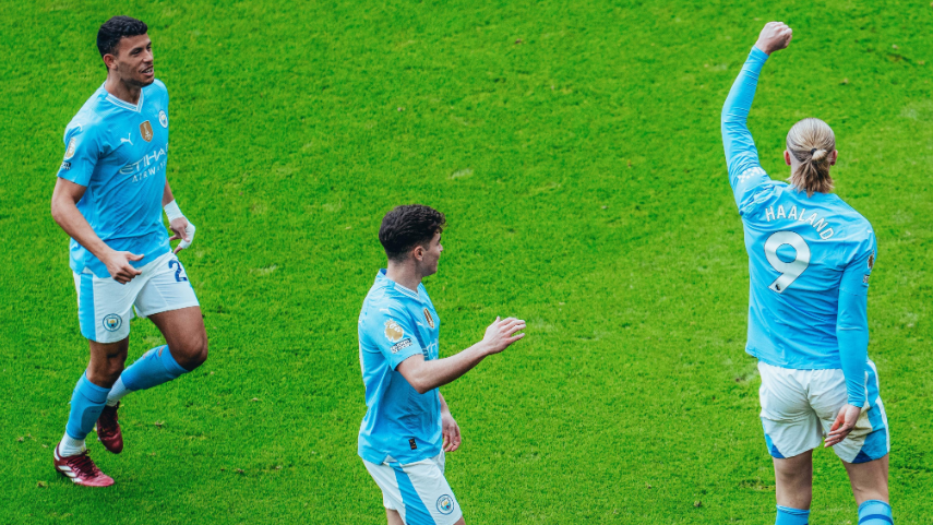 Manchester City goleia o Luton Town e assume liderança da Premier League