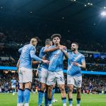 O'Reilly brilha, City vence Newcastle e segue na cola do Arsenal na Premier League