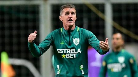 Mancini durante partida entre América e Millonarios, válida pela 5ª rodada da fase de grupos da Copa Sul-Americana