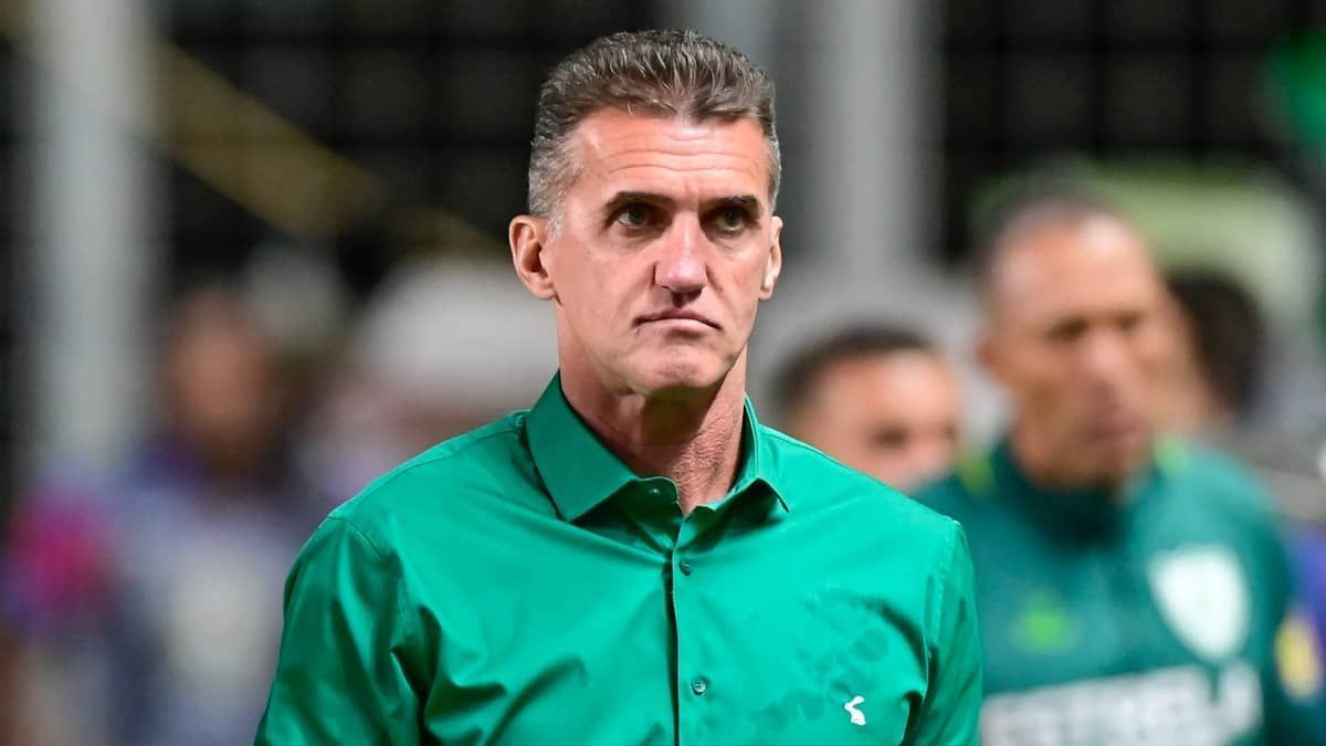 Mancini compara gols sofridos pelo América a uma 'pelada de fim de ano'