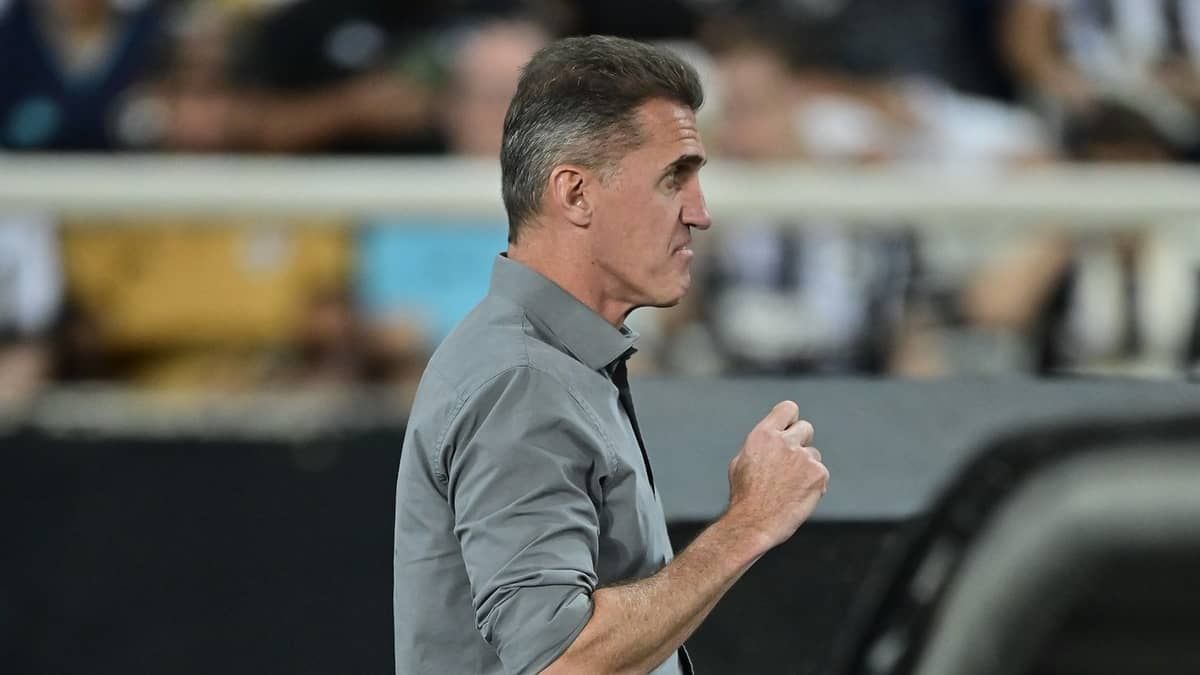 Mancini reconhece que Botafogo mereceu vencer o América: 'Jogou mais'