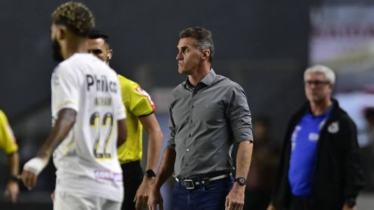 Mancini durante partida entre Santos x América, válida pela 3ª rodada do Campeonato Brasileiro da Série A