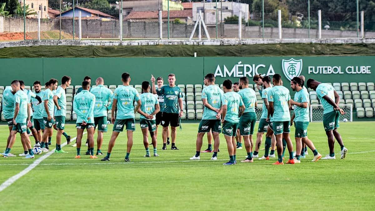 Dirigente do América reforça apoio aos jogadores: 'Vamos sair dessa com vocês'