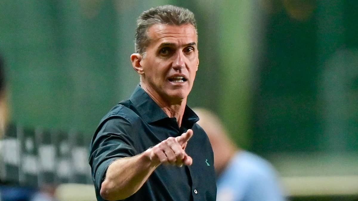 Vaiado, Mancini não se vê pressionado no América: 'Faz parte do futebol'