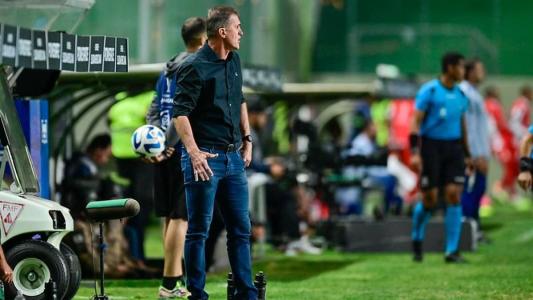 Mancini mandou a campo equipe com três zagueiros contra Bragantino