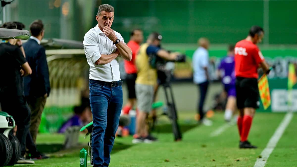 ‘Meu ciclo não acabou ainda’, diz Mancini sobre chance de demissão no América
