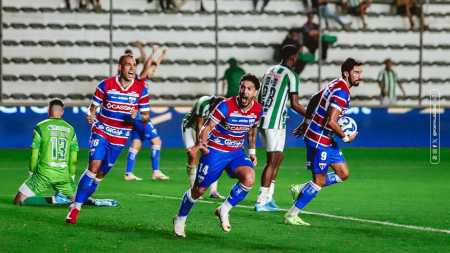 Mancuso, do Fortaleza, comemora gol sobre o Juventude pela Série A