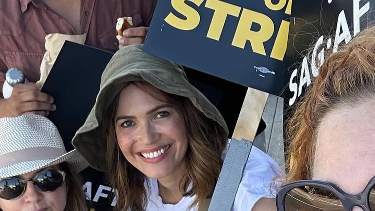 ‘Rebecca’ em ‘This Is Us', Mandy Moore recebeu 81 cheques de um centavo como pagamento de royalties da série