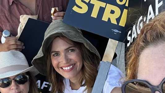 Mandy Moore expõe pagamentos ínfimos por trabalho na série "This Is Us"