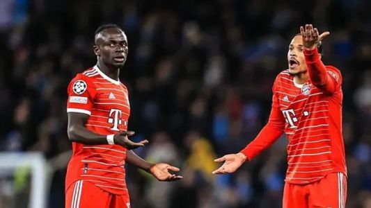 Mané e Sané discutem durante jogo contra o Manchester City, na Inglaterra