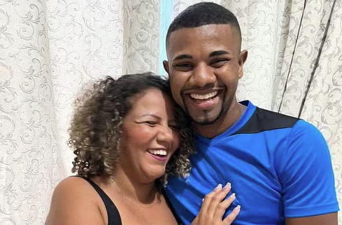 Davi afirma que namoro 'só depende de Mani' e pede desculpas em live
