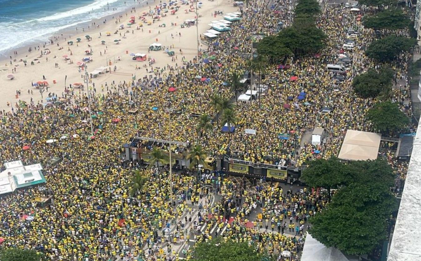 18 mil ou 400 mil? Estimativa de público em ato em Copacabana tem divergências