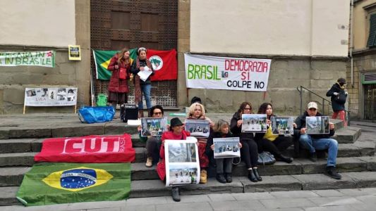 Manifestação em Florença condena atos criminosos em Brasília