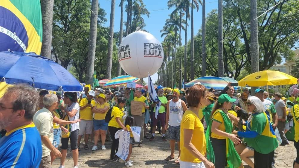 Manifestantes protestam contra Lula em Belo Horizonte