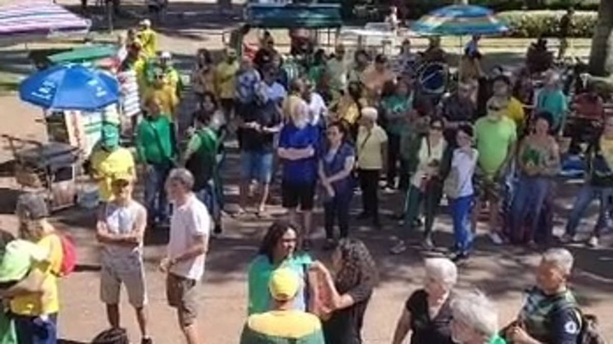 Praça da Liberdade: Manifestantes pedem impeachment de Lula e rejeição ao PL das Fake News