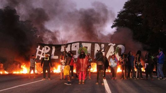 Manifestantes bloquearam Rodovia dos Bandeirantes, em São Paulo, contra votação do Marco Temporal