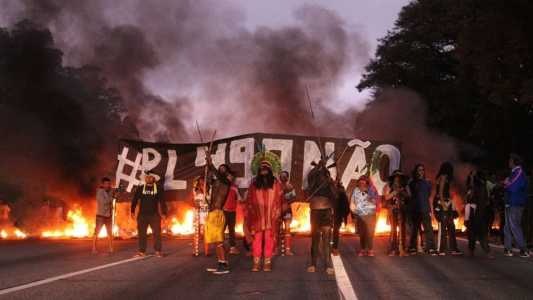 Manifestantes bloquearam Rodovia dos Bandeirantes, em São Paulo, contra votação do Marco Temporal