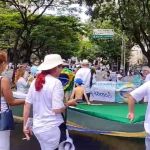 Manifestantes contra aborto começam dispersão na Praça da Savassi