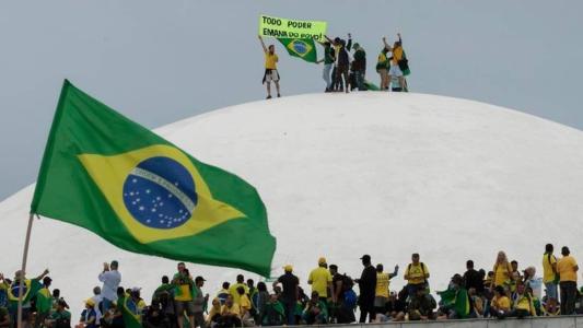 Manifestantes invadem Congresso Nacional