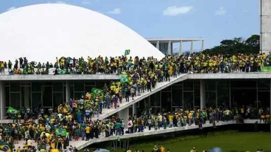 manifestantes invadiram Congresso Nacional