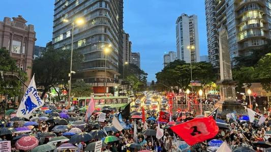 Manifestantes se reuniram na Praça Sete, no Centro de Belo Horizonte