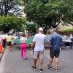 Manifestantes contra aborto seguem para Praça da Savassi e avenida é interditada
