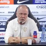 Mano alfineta Inter em sua apresentação no Corinthians: 'Tomei pancada para caramba'