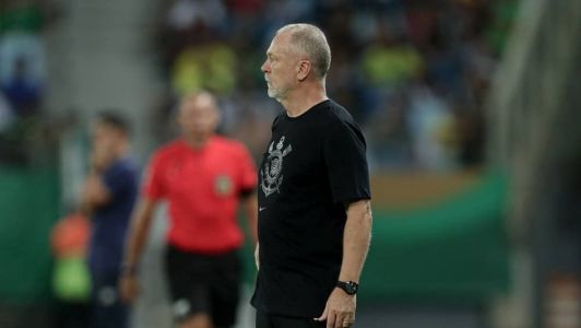 Mano celebrou a primeira vitória pelo Corinthians