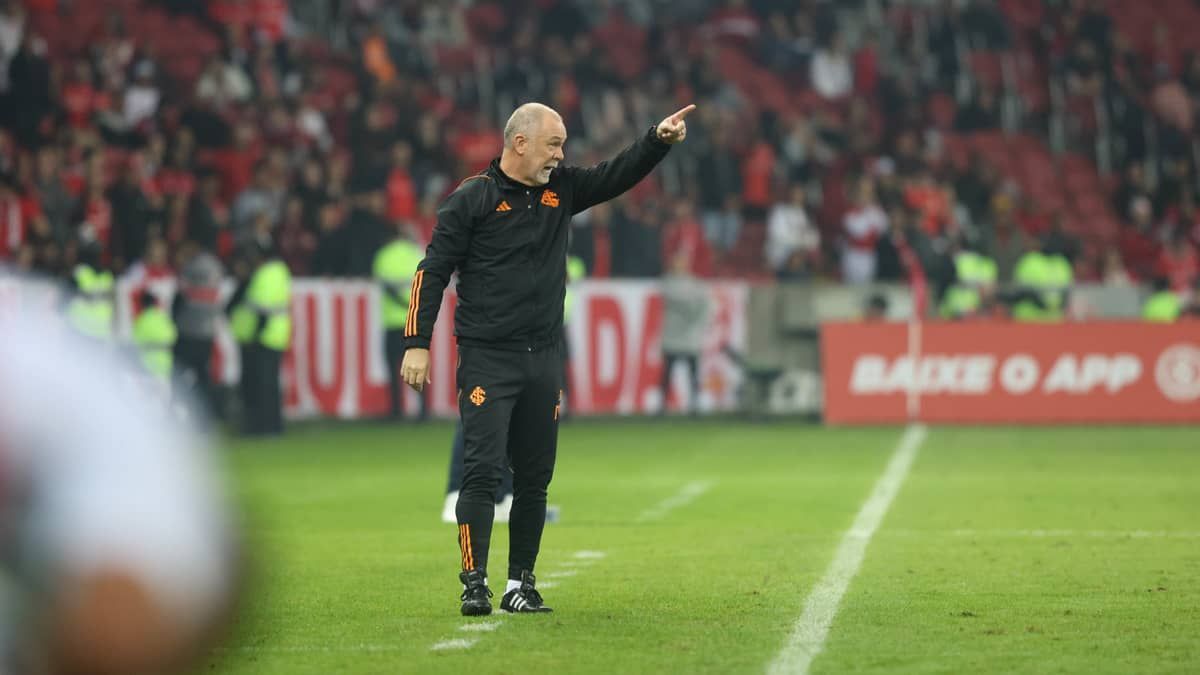 Mano Menezes fala pela primeira vez desde sua saída do Inter: 'A história cobra'