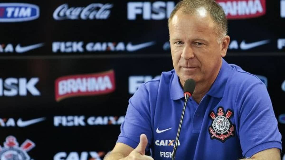 Mano Menezes pode terminar 2023 como 'campeão da Sul-Americana e Libertadores'