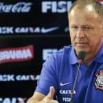 Mano Menezes pode terminar 2023 como 'campeão da Sul-Americana e Libertadores'
