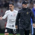 Mano lamenta gols perdidos pelo Corinthians e ironiza arbitragem: 'Vozes do além'