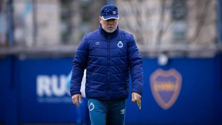Mano Menezes durante treino do Cruzeiro em CT do Boca Juniors, em Buenos Aires