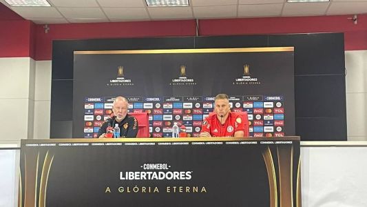 Mano Menezes e Alemão concederam entrevista coletiva após a viagem