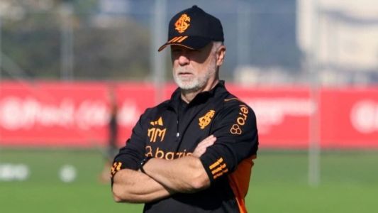 Mano Menezes em treinamento no Internacional