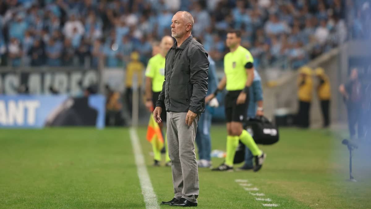 Inter tem longa reunião para debater futuro de Mano Menezes