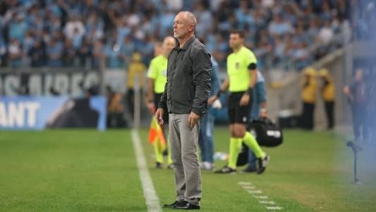 Mano Menezes está ameaçado no cargo de técnico do Internacional