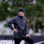 Mano Menezes aparece no BID e está liberado para estrear pelo Corinthians